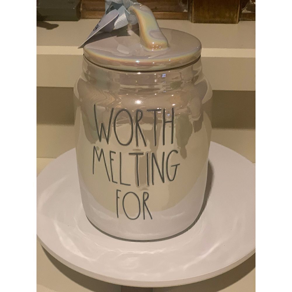 Rae Dunn Worth
Melting For Olaf Baby
Canister Iridescent
